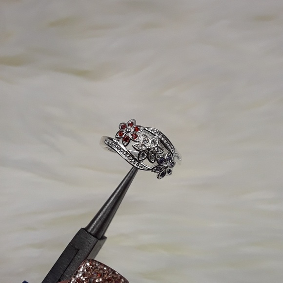 *** 5/$25 SALE! ***  Zircon Flower Ring - Picture 3 of 5